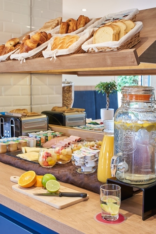 Imagen del bar/restaurante del Hotel Kyriad Les Ulis. Foto 4