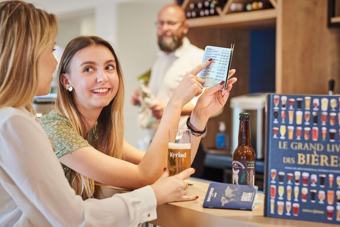 Imagen del bar/restaurante del Hotel Kyriad Les Ulis. Foto 6