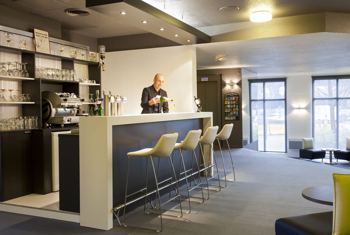 Imagen del bar/restaurante del Hotel Kyriad Lille Gare - Grand Palais. Foto 2