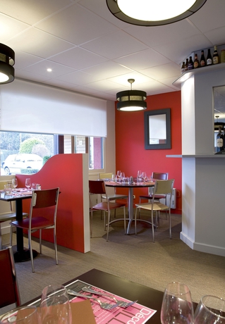 Imagen del bar/restaurante del Hotel Kyriad Lille - Mons En Baroeul. Foto 8