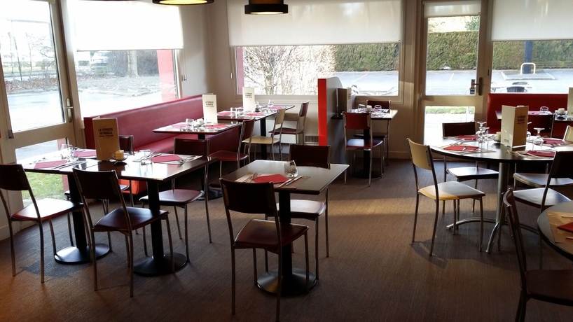 Imagen del bar/restaurante del Hotel Kyriad Lille - Mons En Baroeul. Foto 9