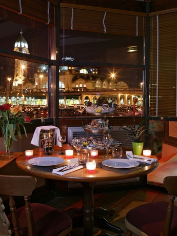 Imagen del bar/restaurante del Hotel Kyriad Limoges Centre - Gare - Atrium. Foto 2