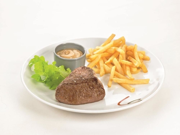 Imagen del bar/restaurante del Hotel Kyriad Lisieux. Foto 5