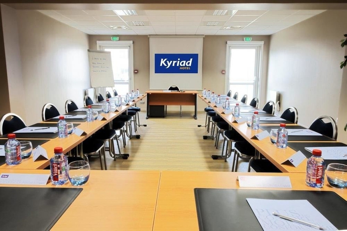 Imagen de los interiores del Hotel Kyriad Lyon Bourgoin Jallieu. Foto 13