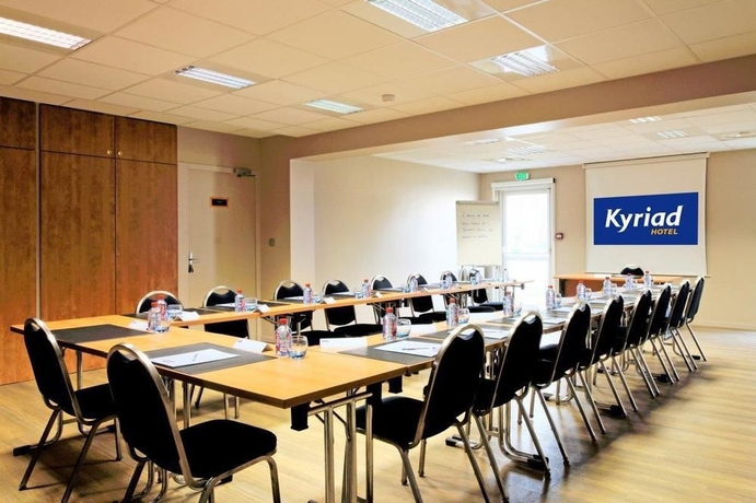 Imagen de los interiores del Hotel Kyriad Lyon Bourgoin Jallieu. Foto 15