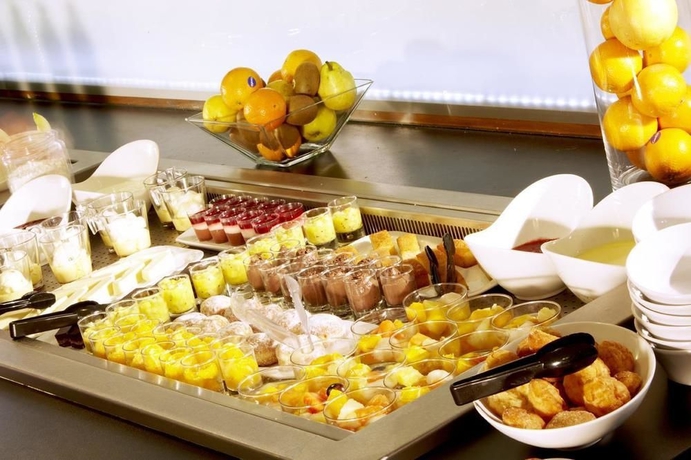 Imagen del bar/restaurante del Hotel Kyriad Lyon Est - Bron Eurexpo Le Cottage. Foto 5