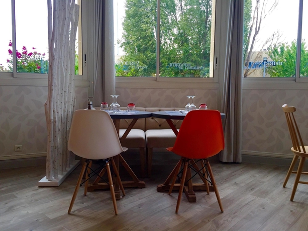 Imagen del bar/restaurante del Hotel Kyriad Lyon Est - Bron Eurexpo Le Cottage. Foto 7