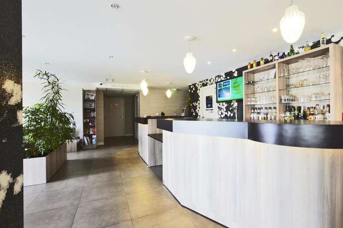 Imagen de los interiores del Hotel Kyriad Lyon Est. Foto 13