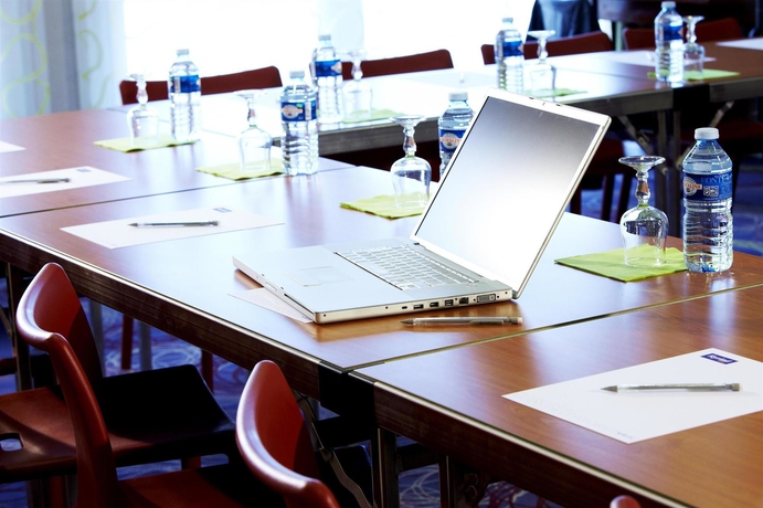 Imagen de los interiores del Hotel Kyriad Lyon Est. Foto 15