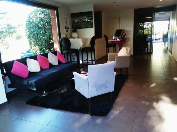 Imagen de los interiores del Hotel Kyriad Lyon Sud Sainte Foy. Foto 19