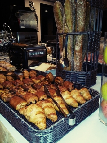 Imagen del bar/restaurante del Hotel Kyriad Lyon Sud Sainte Foy. Foto 8