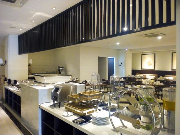 Imagen del bar/restaurante del Hotel Kyriad M Sorong. Foto 4