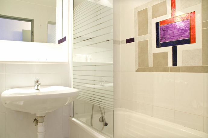 Imagen de la habitación del Hotel Kyriad Marseille Ouest Martigues. Foto 11