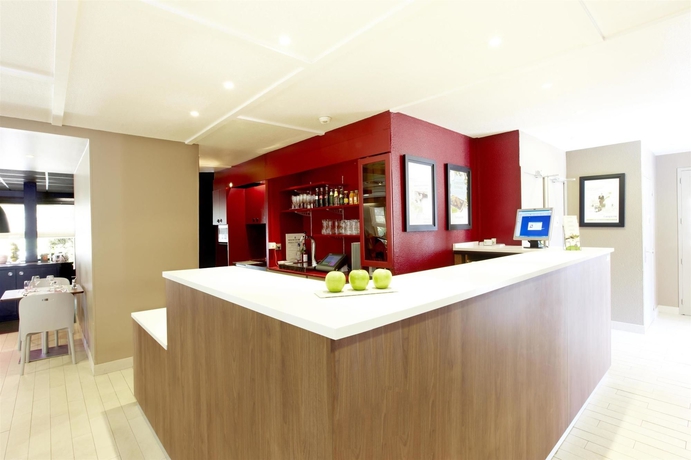 Imagen del bar/restaurante del Hotel Kyriad Marseille - Vitrolles Aéroport. Foto 9