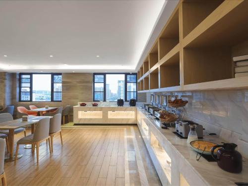 Imagen general del Hotel Kyriad Marvelous Bozhou Wanda Plaza. Foto 11