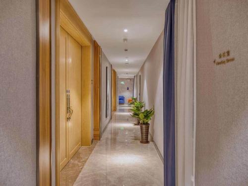 Imagen general del Hotel Kyriad Marvelous Guangzhou Baiyun International Airport. Foto 13