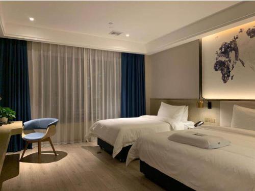 Imagen de la habitación del Hotel Kyriad Marvelous Heyuan Hakka Culture Park. Foto 17
