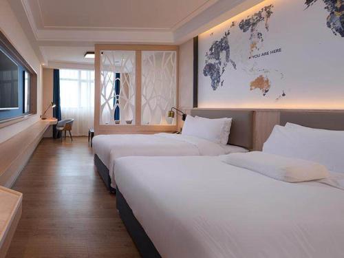 Imagen de la habitación del Hotel Kyriad Marvelous Heyuan Wanlong City. Foto 11
