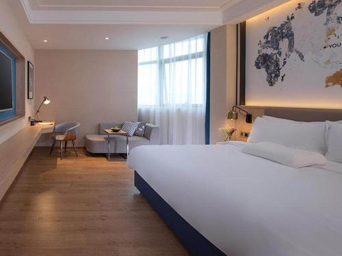 Imagen de la habitación del Hotel Kyriad Marvelous Heyuan Wanlong City. Foto 15