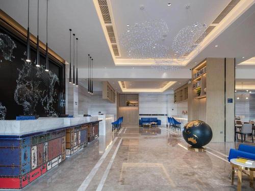 Imagen general del Hotel Kyriad Marvelous Shenzhen Longgang Dayun City Center. Foto 3