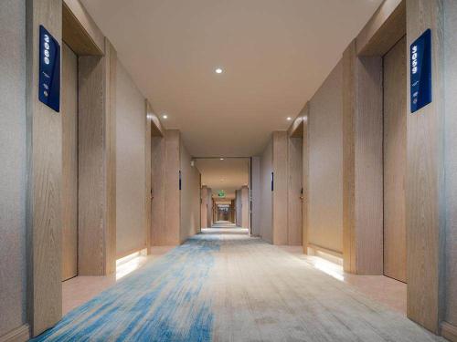 Imagen general del Hotel Kyriad Marvelous Shenzhen Longgang Dayun City Center. Foto 7