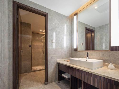Imagen de la habitación del Hotel Kyriad Marvelous Weihai Railway Station. Foto 15