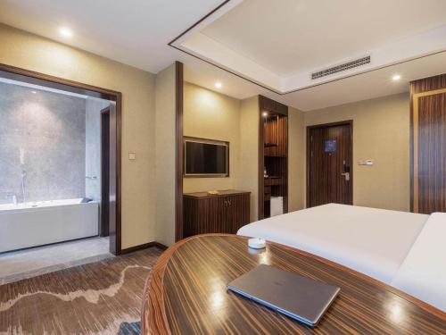 Imagen de la habitación del Hotel Kyriad Marvelous Weihai Railway Station. Foto 19