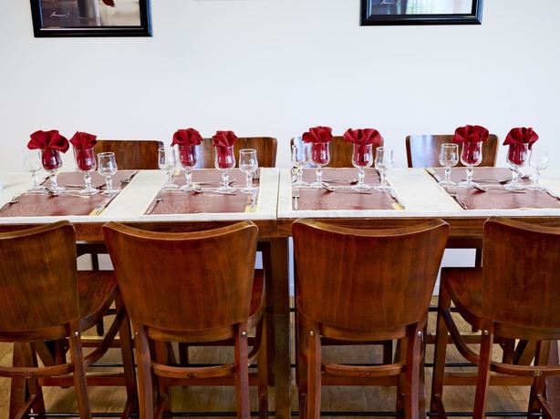 Imagen del bar/restaurante del Hotel Kyriad Meaux. Foto 2