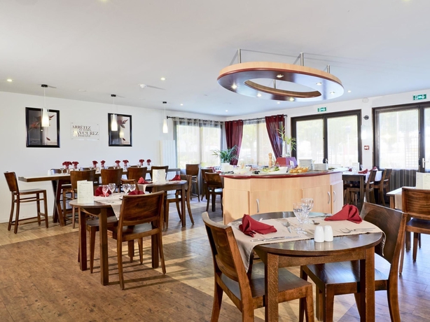 Imagen del bar/restaurante del Hotel Kyriad Meaux. Foto 4