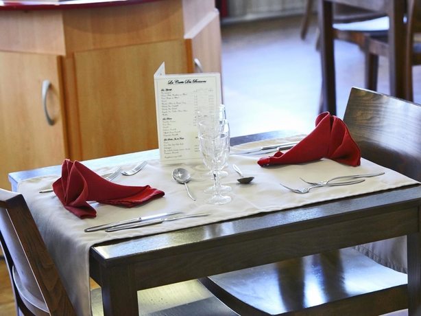 Imagen del bar/restaurante del Hotel Kyriad Meaux. Foto 7