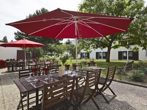 Imagen del bar/restaurante del Hotel Kyriad Meaux. Foto 12