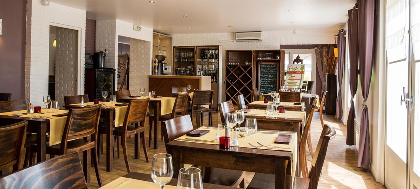 Imagen del bar/restaurante del Hotel Kyriad Montargis - Amilly. Foto 14