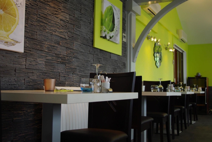 Imagen del bar/restaurante del Hotel Kyriad Montauban. Foto 6