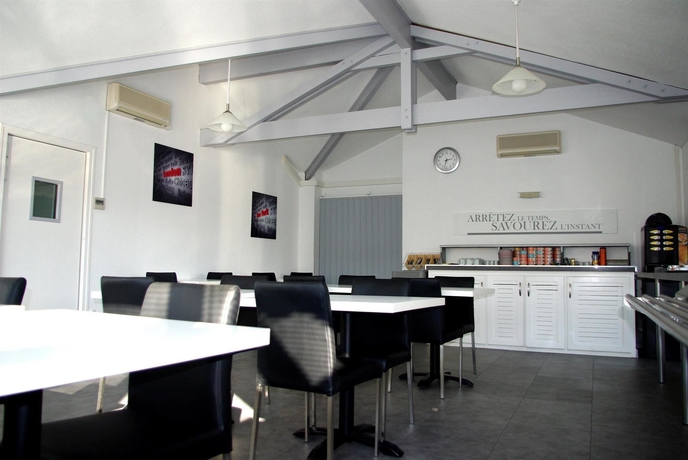 Imagen del bar/restaurante del Hotel Kyriad Montauban. Foto 8