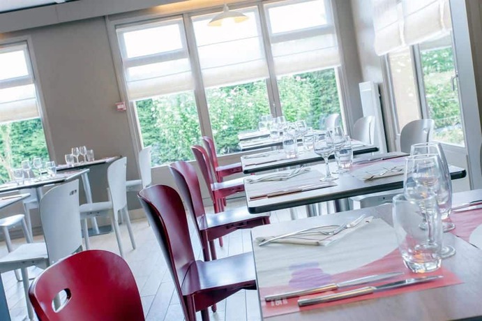 Imagen del bar/restaurante del Hotel Kyriad Montauban Sud - Albasud. Foto 5