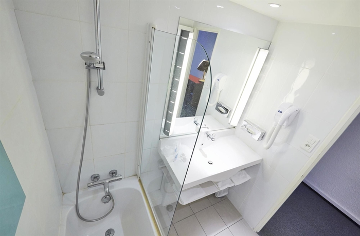 Imagen de la habitación del Hotel Kyriad Montchanin - Le Creusot. Foto 8