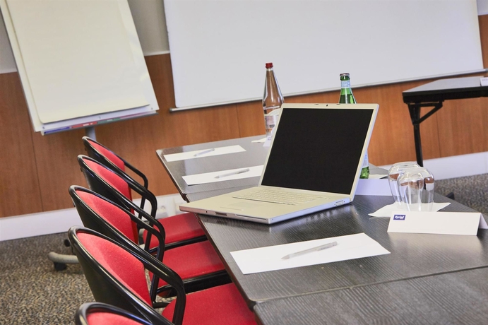 Imagen de los interiores del Hotel Kyriad Montchanin - Le Creusot. Foto 15