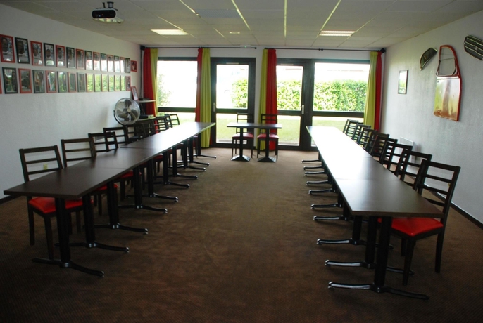 Imagen de los interiores del Hotel Kyriad Montlucon - Saint Victor. Foto 10