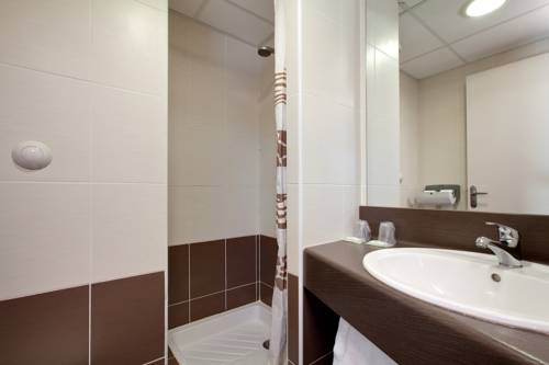 Imagen de la habitación del Hotel Kyriad Montpellier Ouest St Jean de Védas. Foto 11