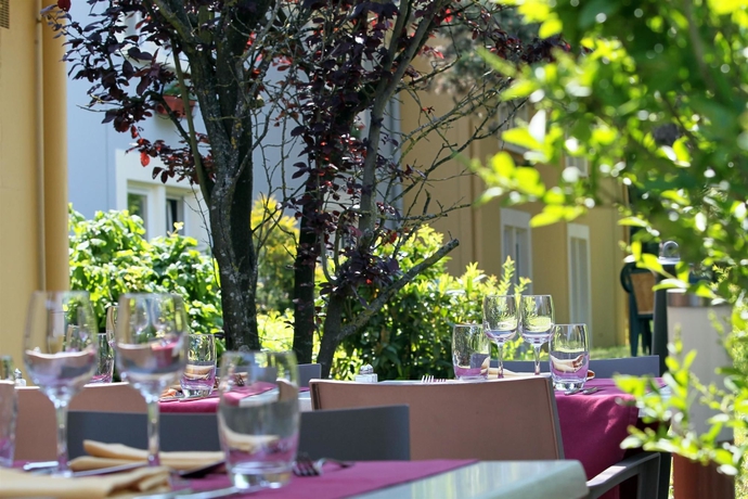 Imagen del bar/restaurante del Hotel Kyriad Nancy Sud - Ludres. Foto 4