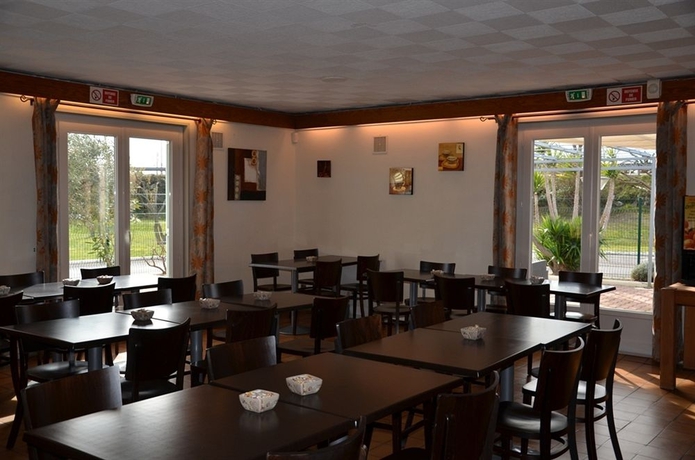Imagen del bar/restaurante del Hotel Kyriad - Narbonne Sud. Foto 2