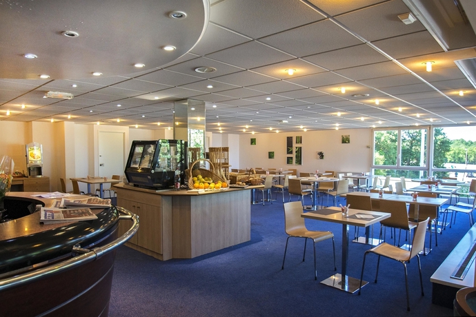 Imagen del bar/restaurante del Hotel Kyriad Nemours. Foto 4