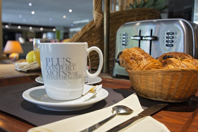 Imagen del bar/restaurante del Hotel Kyriad Nemours. Foto 6