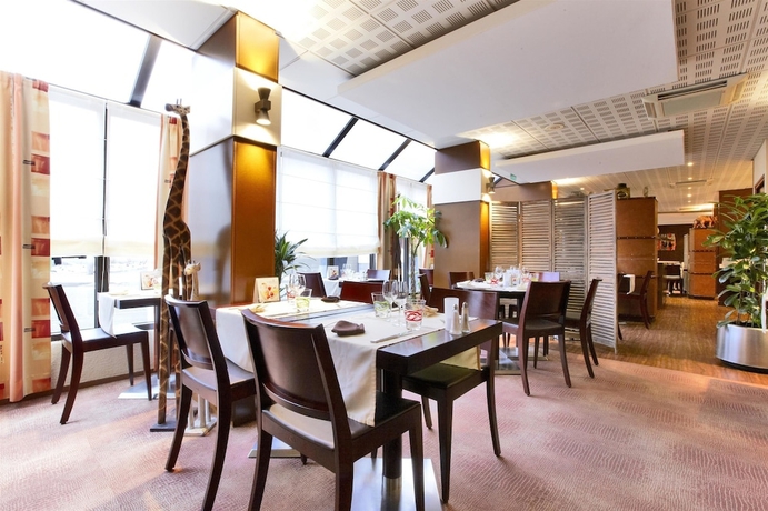 Imagen del bar/restaurante del Hotel Kyriad Nevers Centre. Foto 2