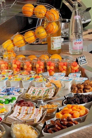 Imagen del bar/restaurante del Hotel Kyriad Niort - Espace Mendes-france. Foto 2