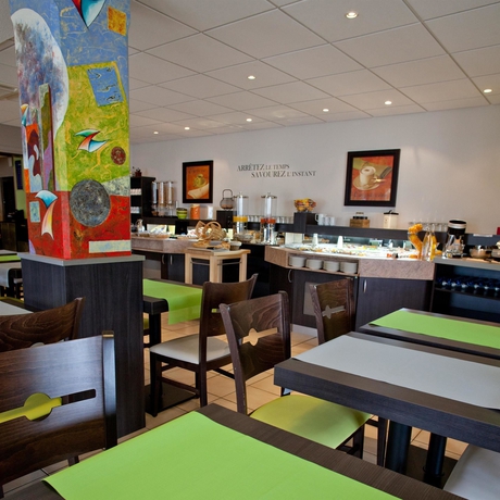 Imagen del bar/restaurante del Hotel Kyriad Niort - Espace Mendes-france. Foto 3