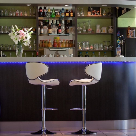 Imagen del bar/restaurante del Hotel Kyriad Niort - Espace Mendes-france. Foto 4