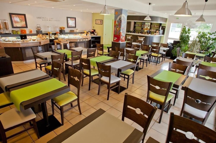 Imagen del bar/restaurante del Hotel Kyriad Niort - Espace Mendes-france. Foto 5