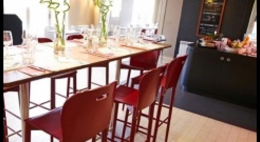 Imagen del bar/restaurante del Hotel Kyriad Niort Est - La Crèche. Foto 7