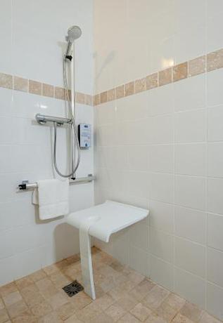 Imagen de la habitación del Hotel Kyriad Nuits Saint Georges Dijon Sud. Foto 16